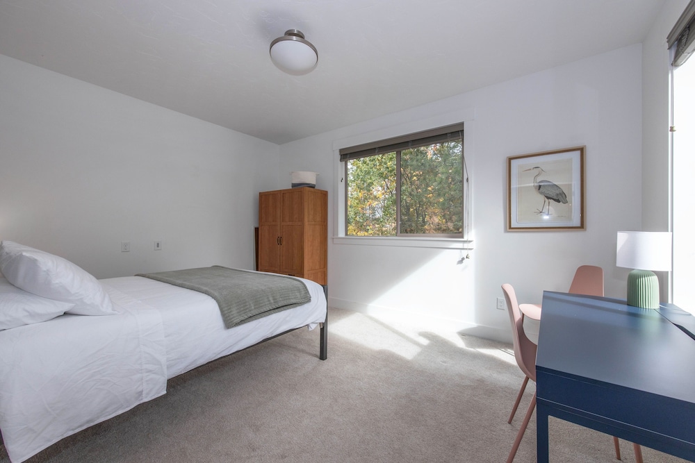 Evergreen Retreat Ab 30 Night Minimum 4 Bedroom Home