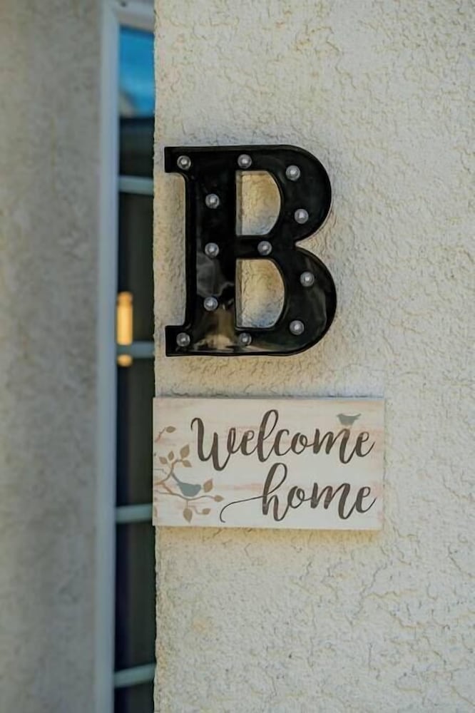 Monterey Park Retreat: Spectacular Views & Comfort