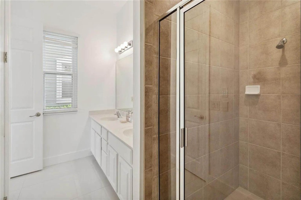 Gorgeous 4Bd Close to Disney With Spa at Reunion Resort 1552