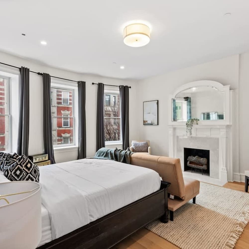 Riverside by Rove Travel 7BR Modern Townhouse