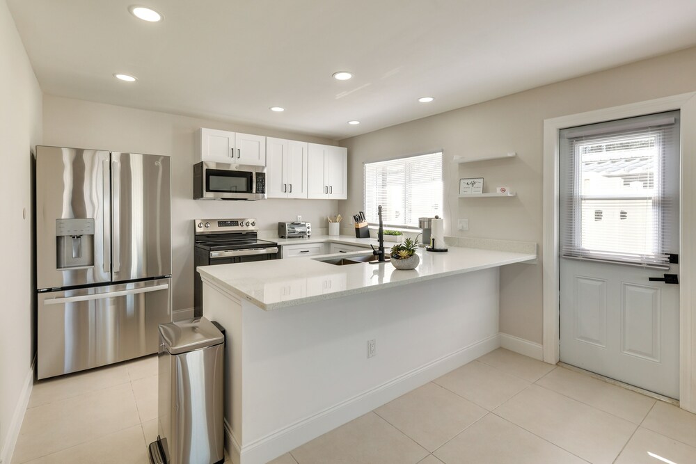 1 Block to Beach: Gulf Coast Escape w/ Patio!
