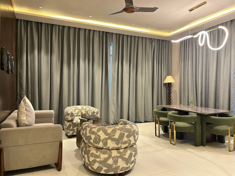 Omaya Suites