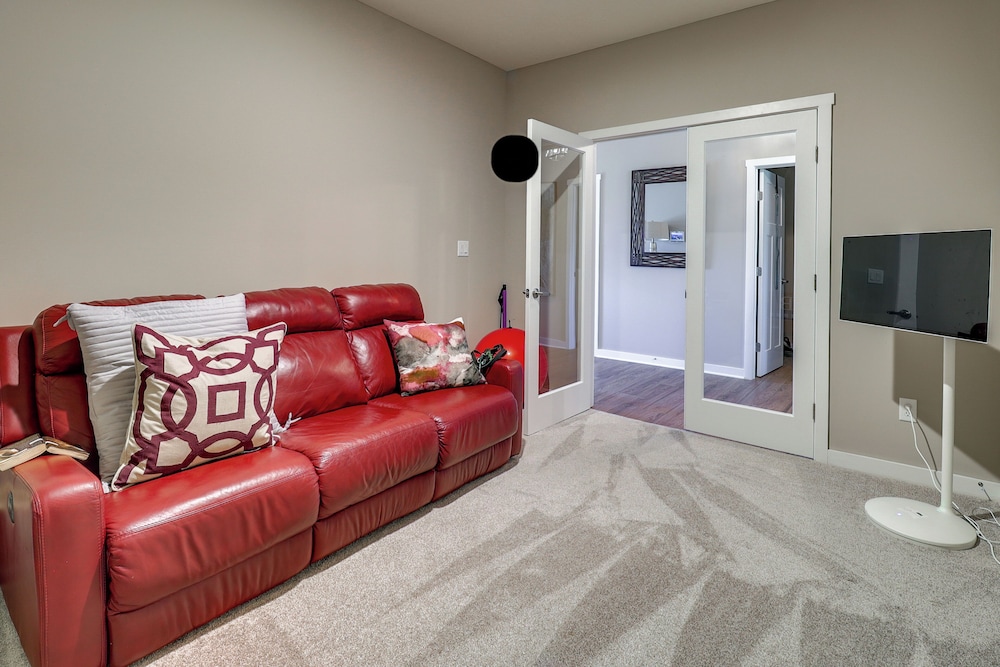 7 Mi to Boyce Park: Family Townhome in Verona!
