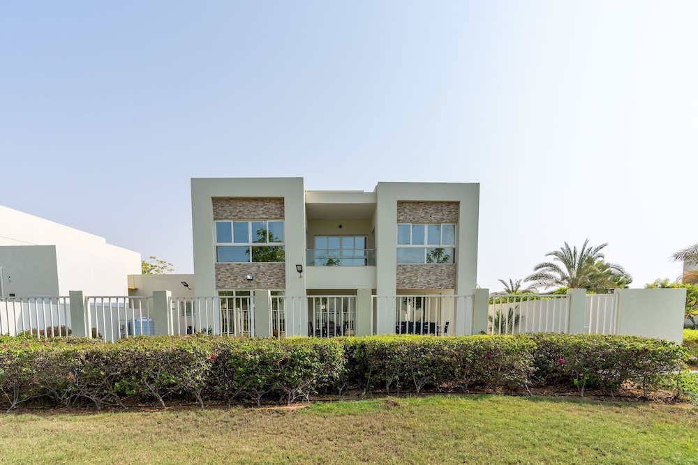 Luxury 5B Villa Private Garden in Ras Al Khaimah