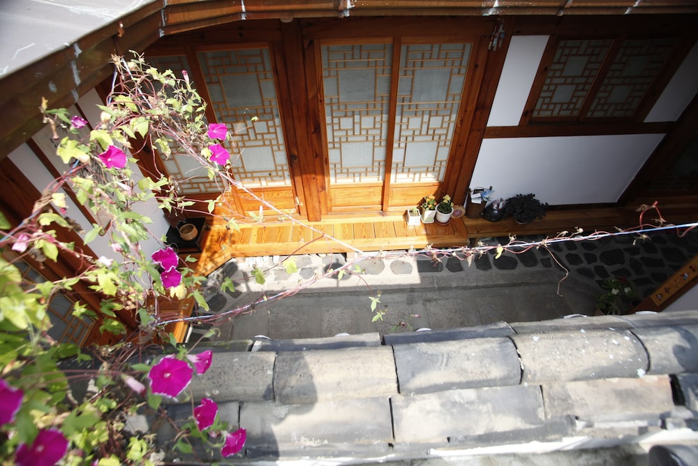 Inwoo House