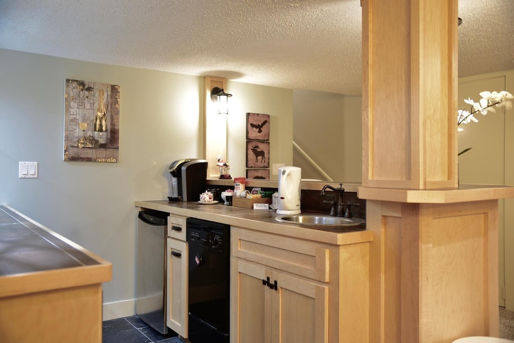 Calgary Cozy Home