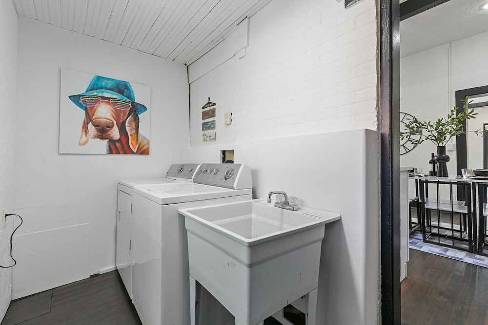 Old Town Retreat w/ Hot Tub Perfect for Groups!