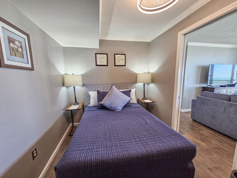 1707 Brighton, impressively remodeled, 3 bedroom ocean view 3 Condo