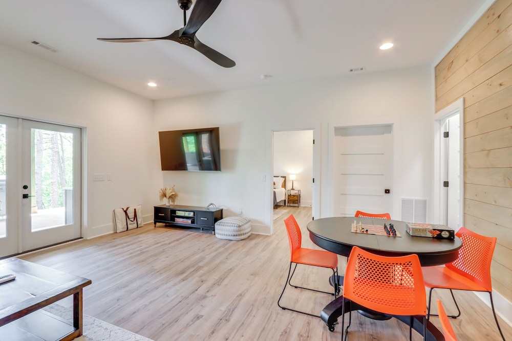 10 Mi to Dtwn: Home w/ Spacious Patio in Ellijay!