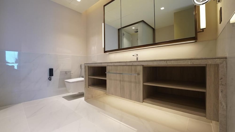 High Floor Stylish 1BR Address Harbour