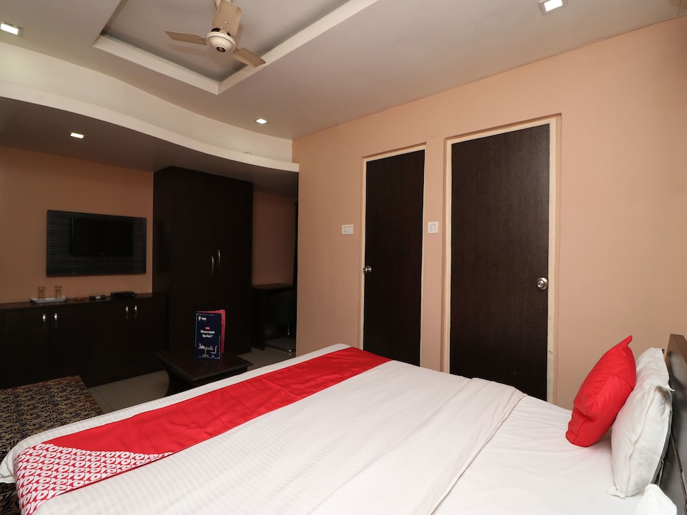 OYO 11722 Crystal Guest House