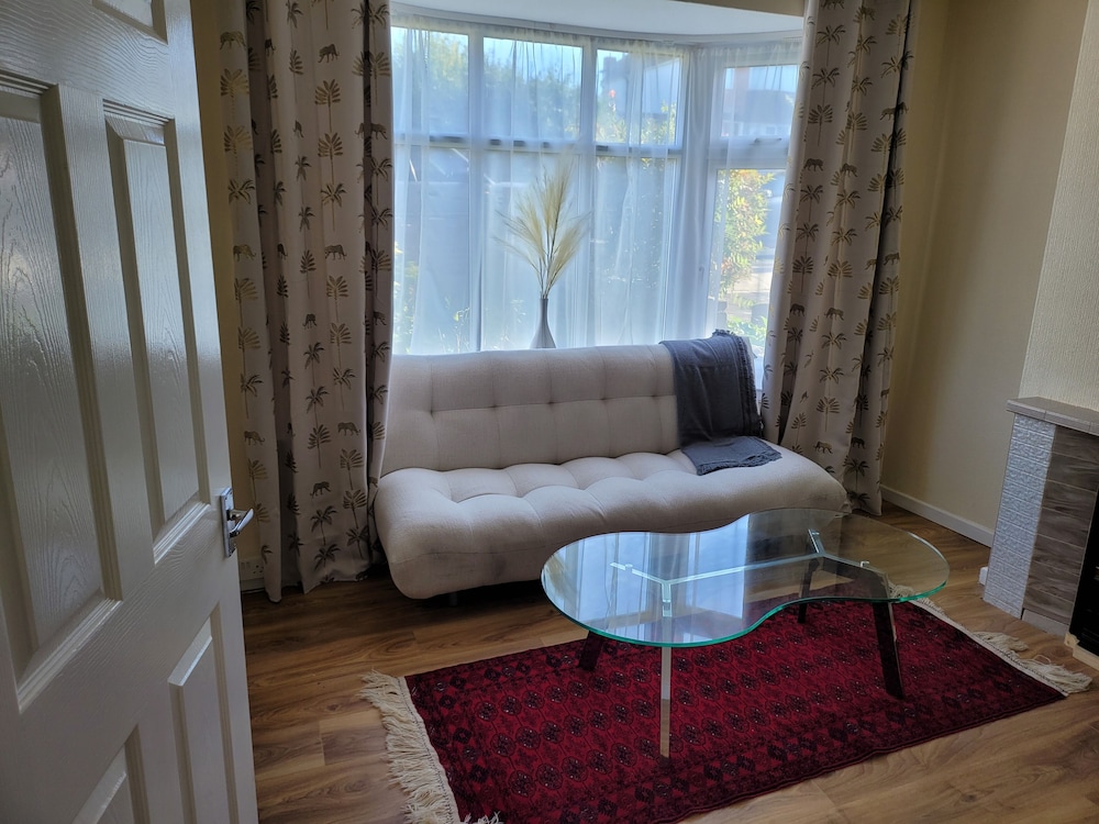 Bright & Homely Apartment, photo 10