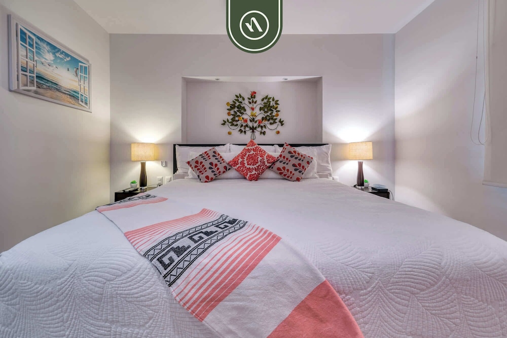 Amazing 1 BR Condo - Zona Romantica - Rooftop Pool