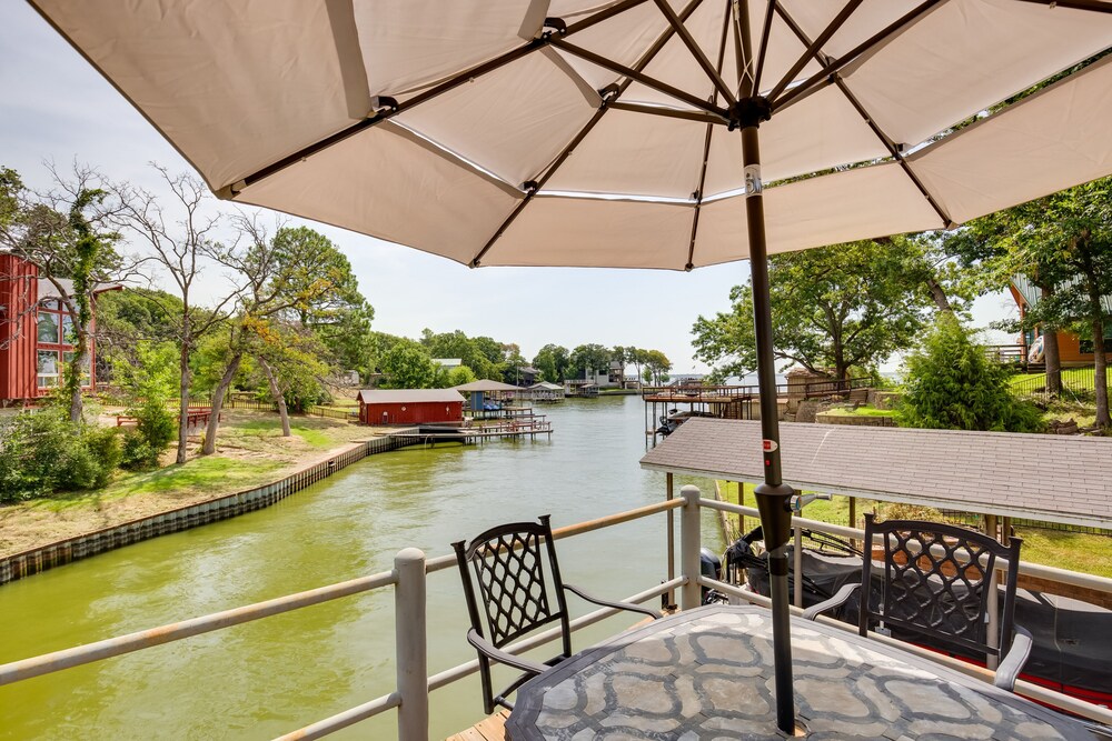 Fish & Kayak: Tranquil Cedar Creek Home! view 2