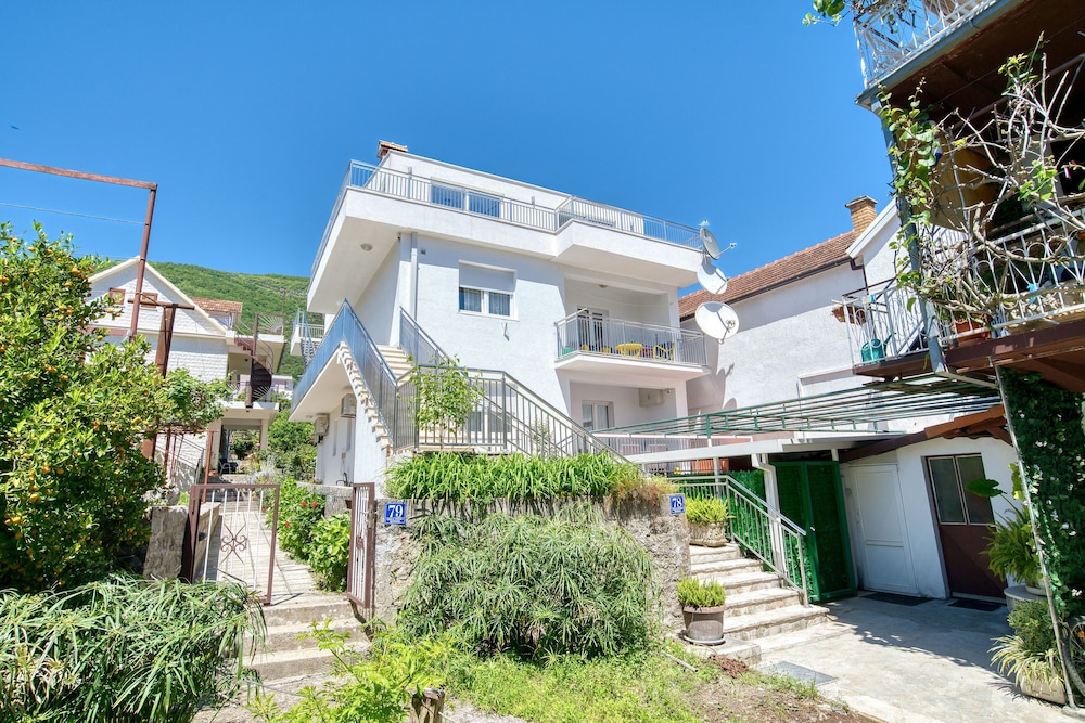 Apartments Ljubica