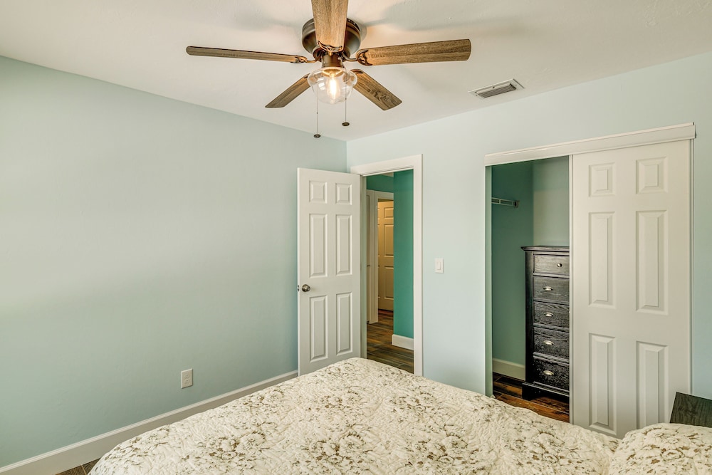 3 Mi to Fort Myers Beach: Unit w/ Furnished Patio!