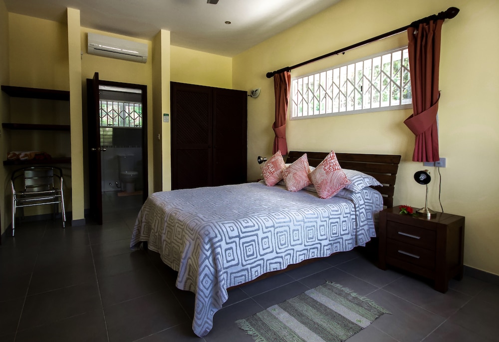 Surfers Self-Catering Chalets photo 2