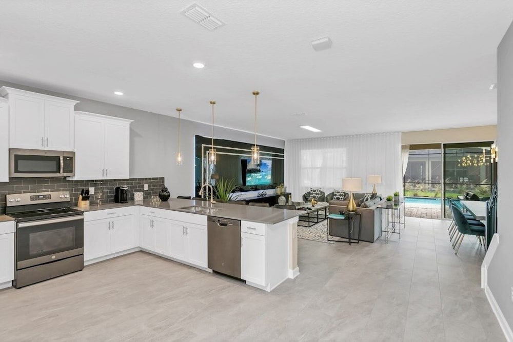 4552target 9 Bedroom Home
