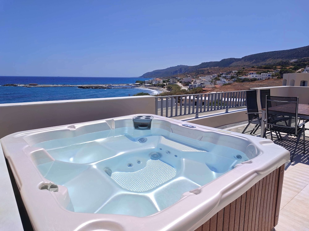 Beachfront Ela Luxury Stay With Jacuzzi Views