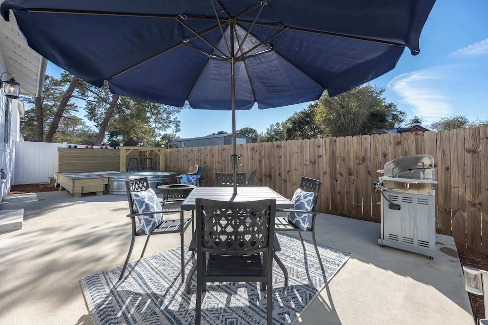 Beach to Bay 3BR Retreat - Cowboy Pool & Golf Cart
