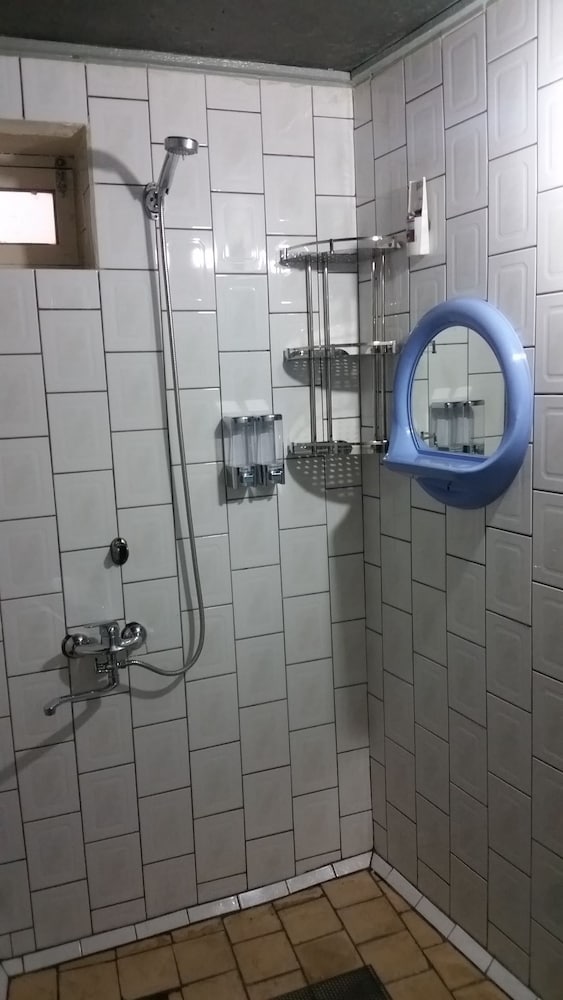 Payraviy Guest House - Hostel