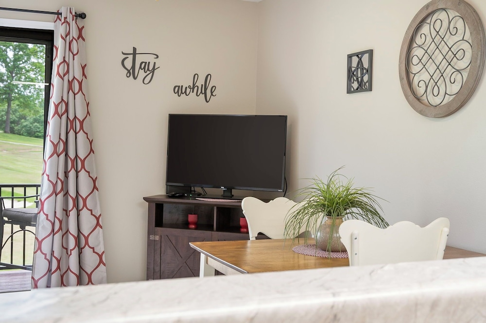 Greenside Retreat - Pointe Royale