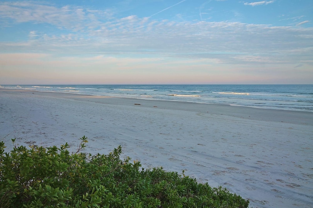 Colony Beach Club 132