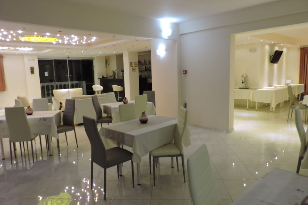 Golden Rose Suites