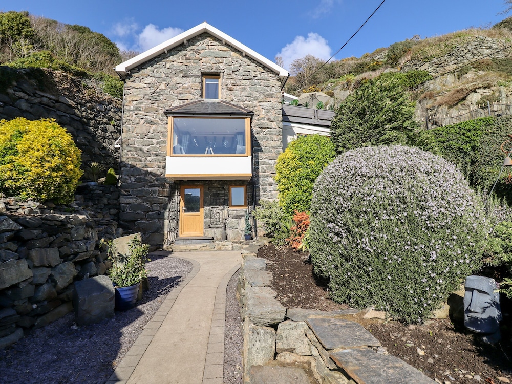 Ty'n-y-ffynnon Cottage