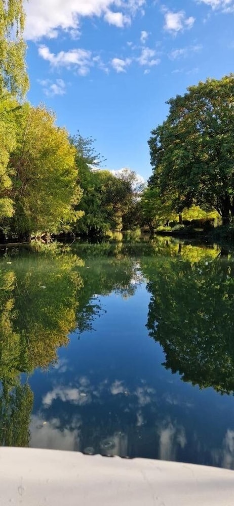 Paris Garden River residence