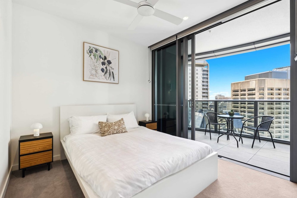 Brisbane 1BR With Pool, Spa, Sauna and Balcony