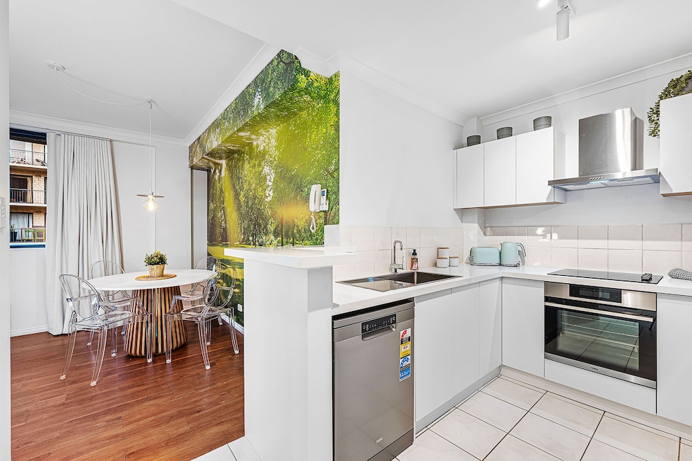 Bespoke East Perth - Sleeps 2 - Superior Wifi
