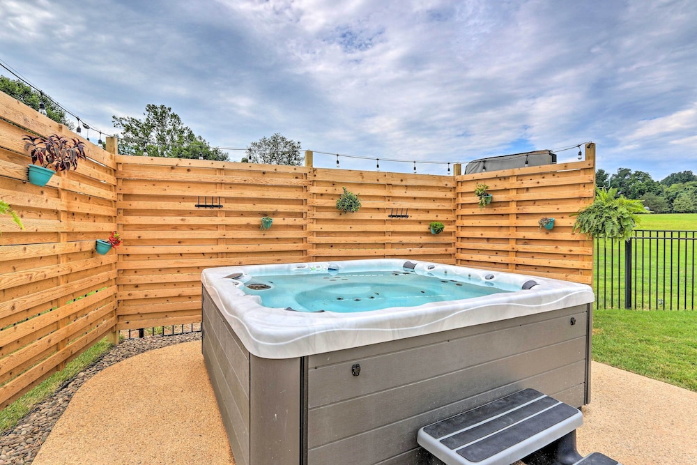 Charles Town Home w/ Private Pool Hot Tub - Property Image 7