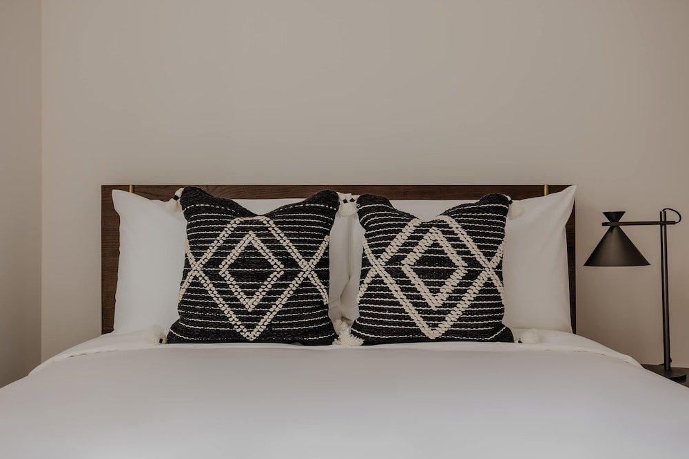 Sosuite One Bed Apt Accessible w Rooftop Gym Laundry