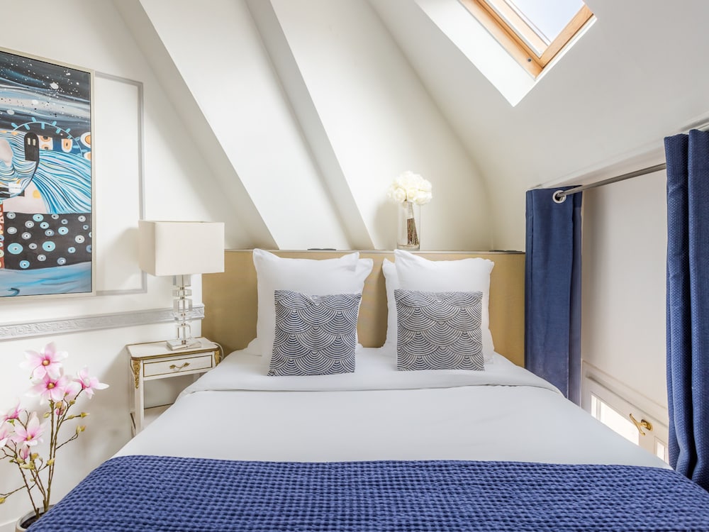 Merveil Luxury Suites - Royale - Saint Honore view