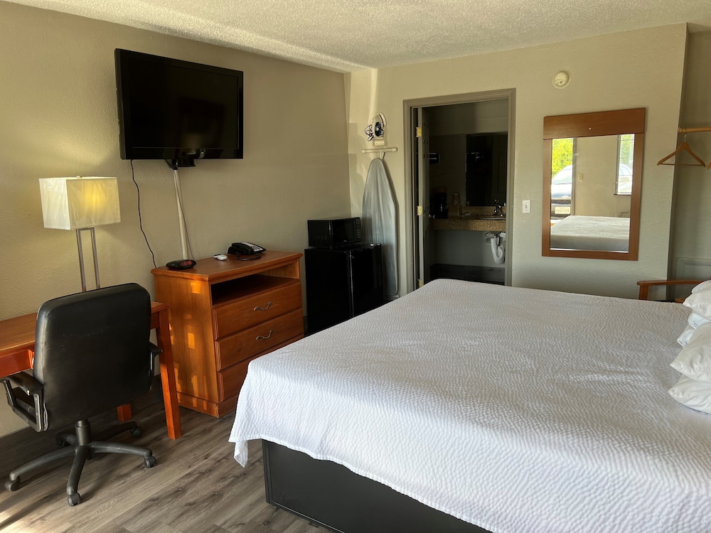 Lawrence Vacations - Days Inn by Wyndham KU Lawrence - Property Image 15