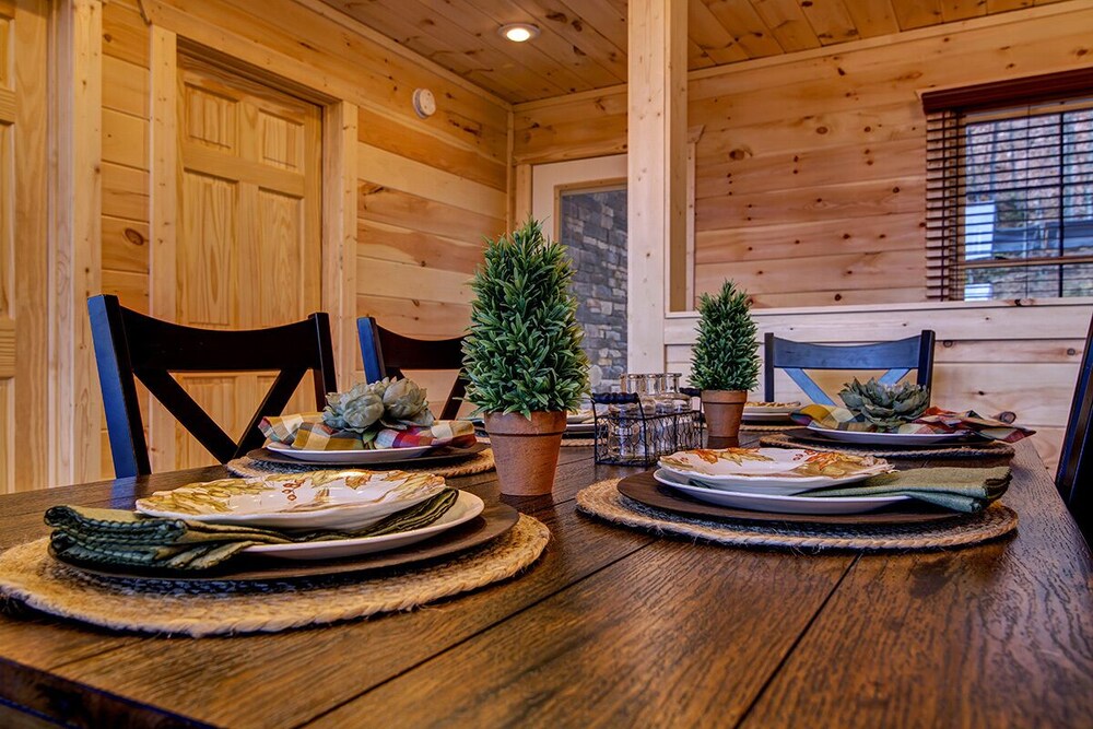 Critter Cove - 2 Bedrooms, 2 Baths, Sleeps 10 Home by RedAwning