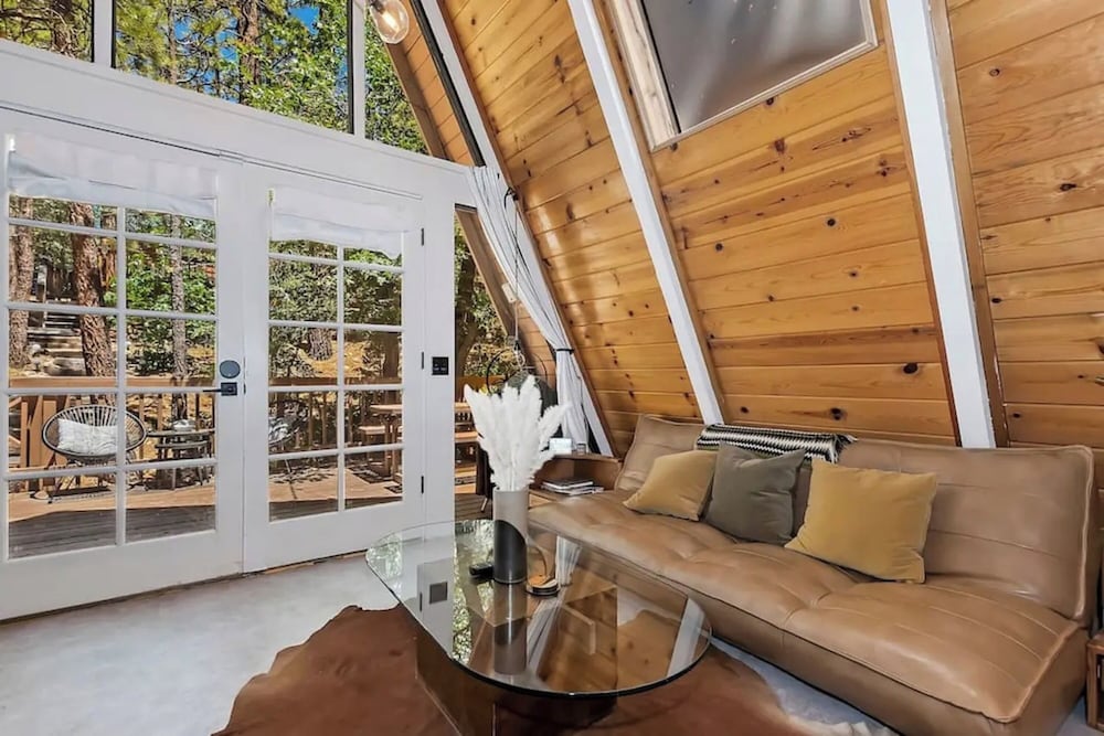 Acute A-frame Cabin w WiFi
