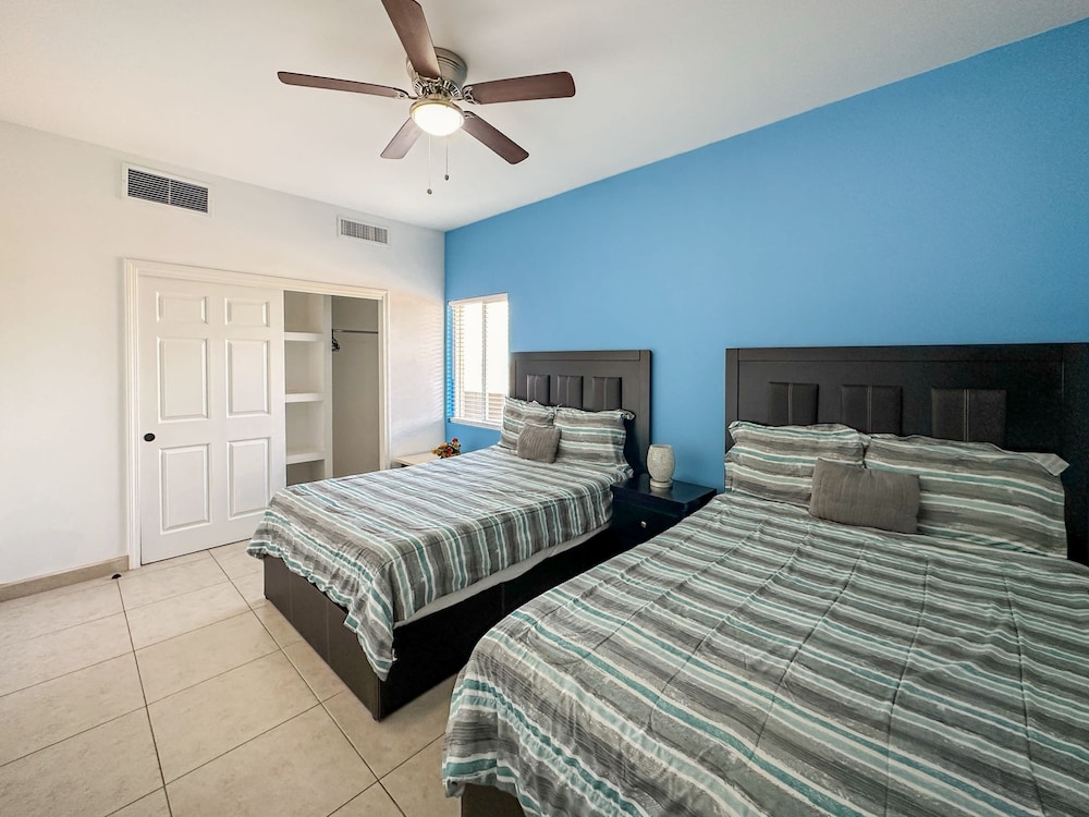 Admire Sea View From a Stunning Condo