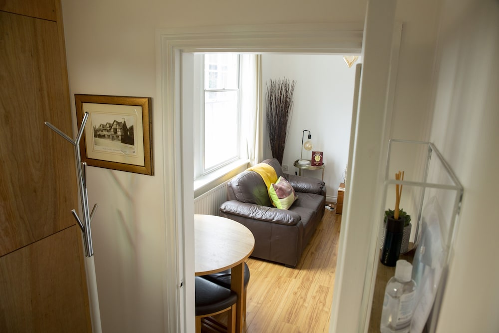 Beautiful 2-bedroom Townhouse in Stratford Upon Avon view 2