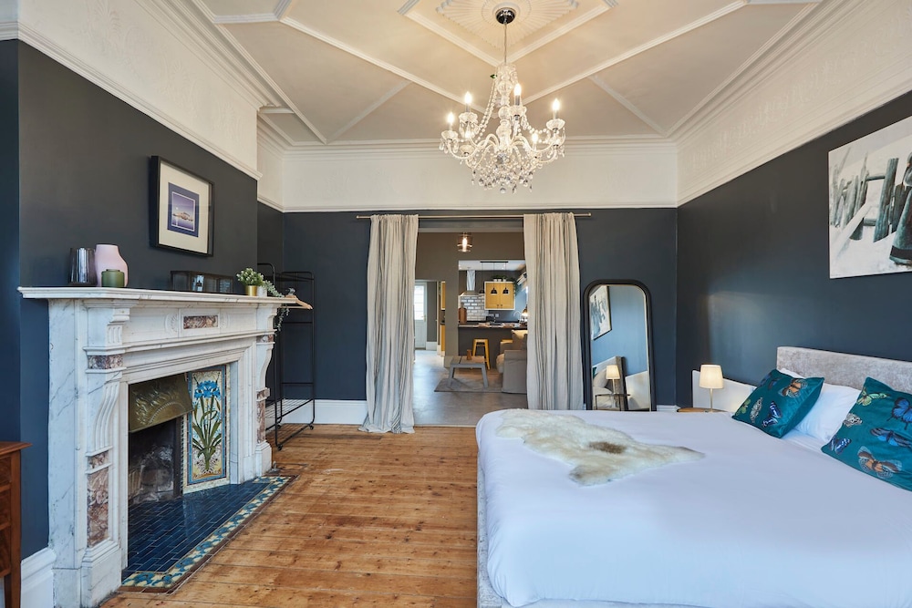 Host Stay Northville Arrifana