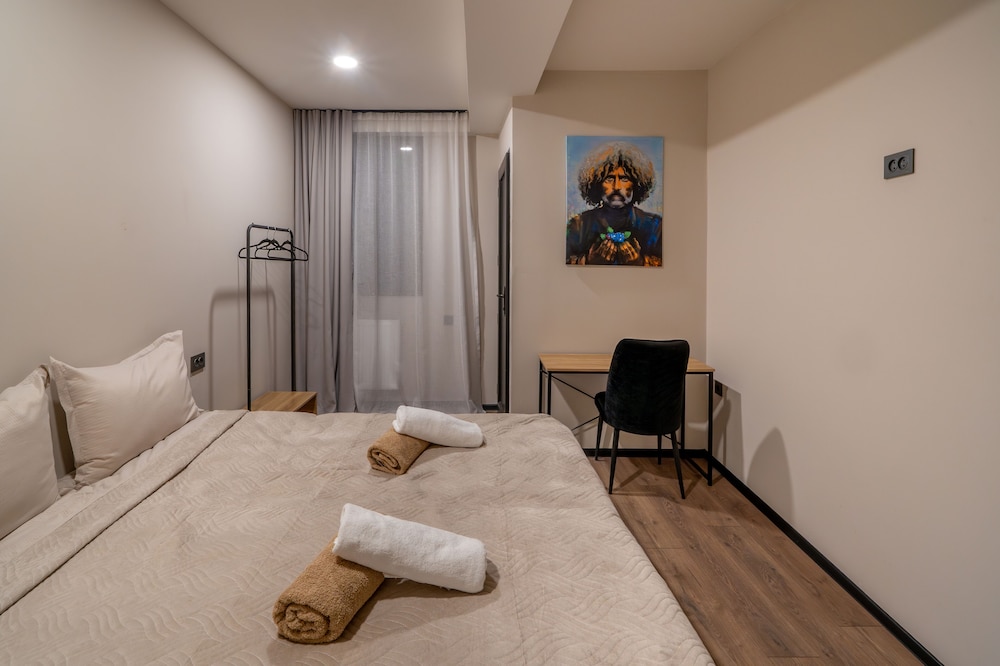 Niabi 4BDR Apartments with billiards