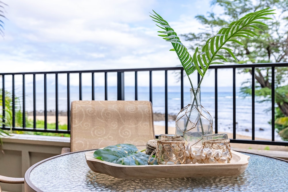 Kahana Village 40 2 Bedroom Condo by RedAwning