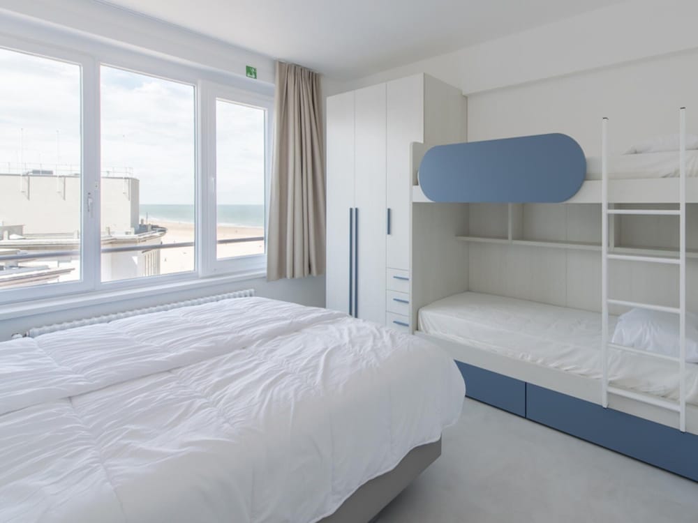 Family Apartment in Ostend Near the sea