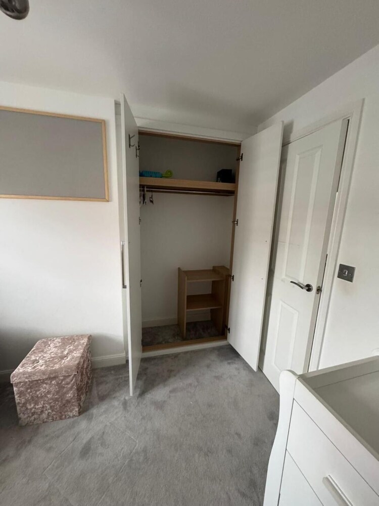High END Spacious 4 Bed House - Free Parking