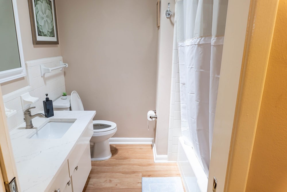 Four Bed Home With Pool Game Room Bar Near Beach