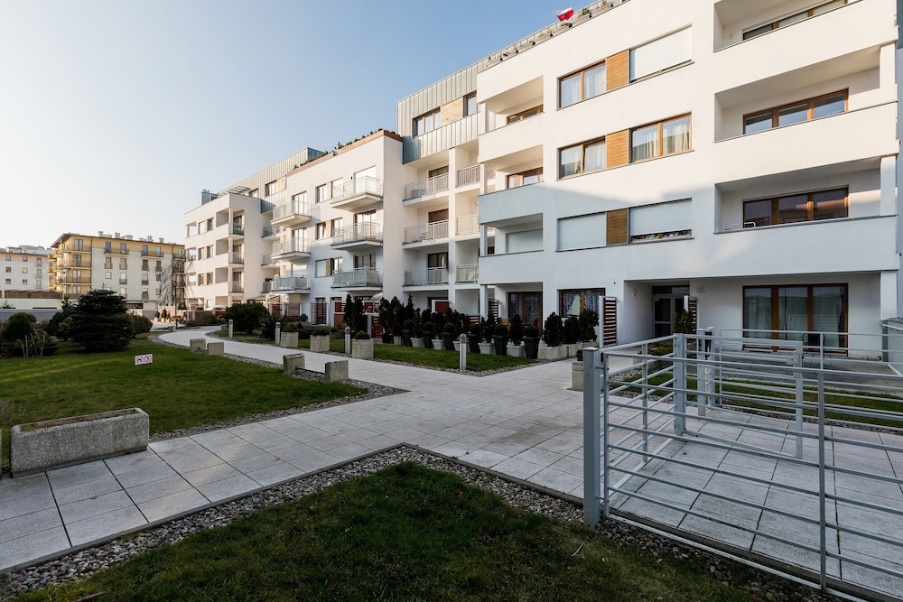 Apartments Chelmonskiego by Renters view 5