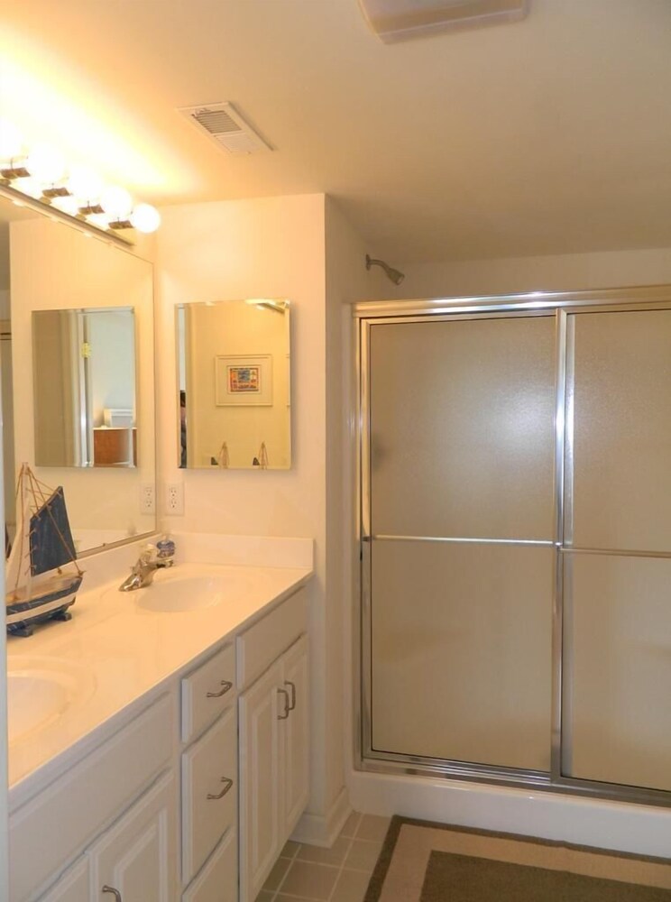 Canal Landing Court 48