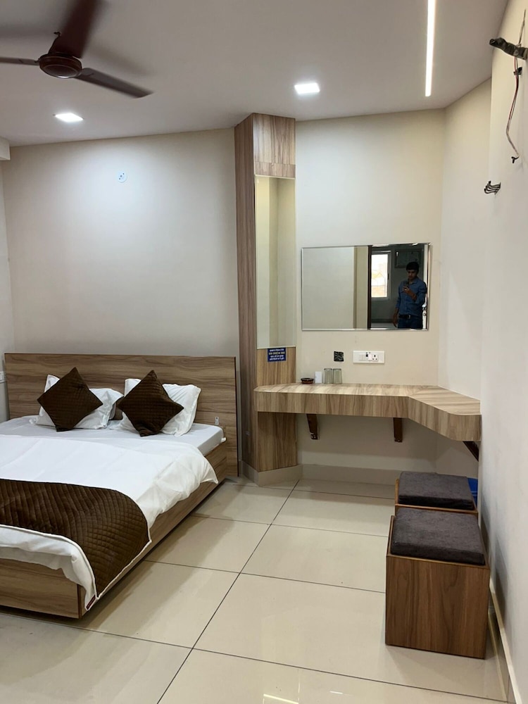 HOTEL PRAKASH BLOCK-1