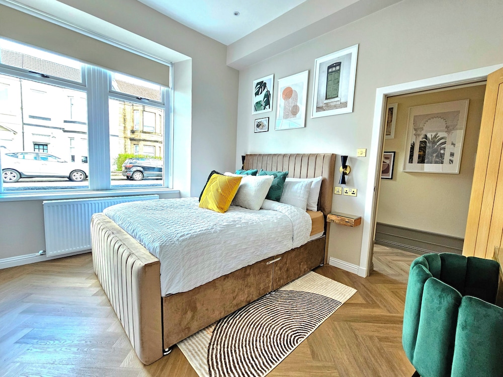 Modern Gem with free parking view 4